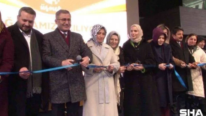 Üsküdar'da Üsmek mağazası Kerem Görsev konseriyle açıldı