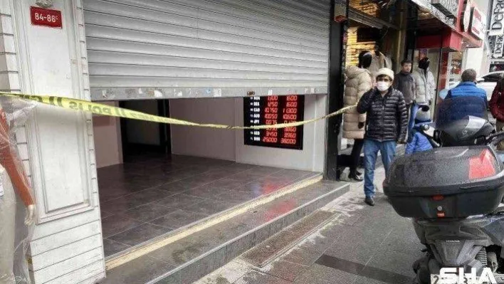 Zeytinburnu'nda döviz bürosuna silahlı soygun girişimi kamerada