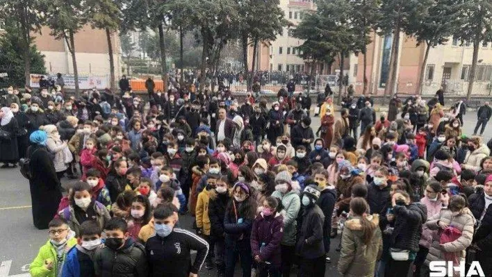 Zeytinburnu'nda Geleneksel Kitap Okuma Yarışması'nın 16'ncısı yapıldı