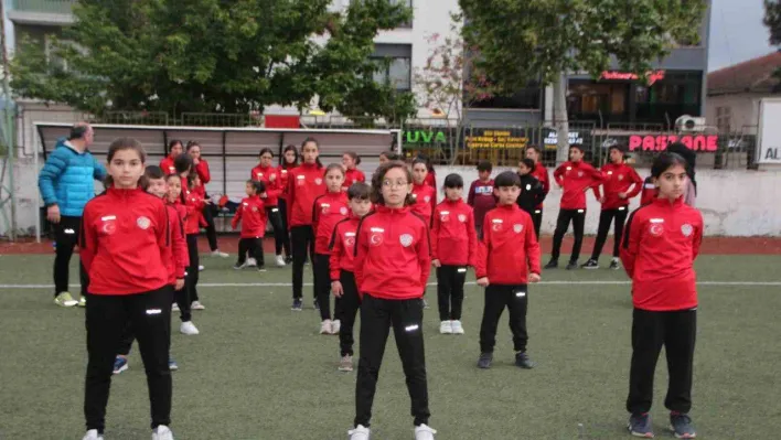 22 bin nüfuslu ilçede karate yapan 150 kişiden, 13'ü milli takıma seçildi