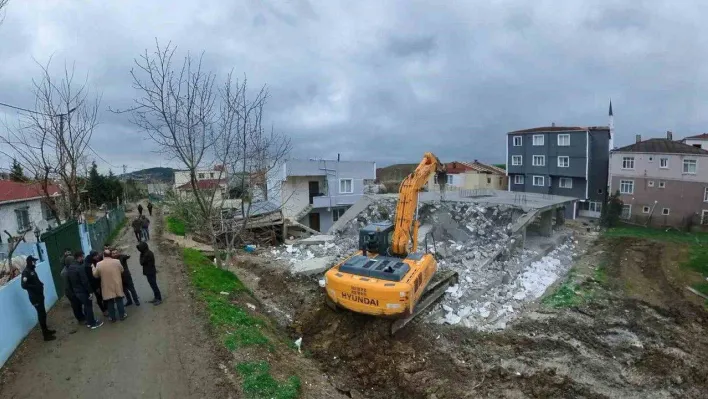 24 kaçak yapı daha belediye ekipleri tarafından yıkıldı