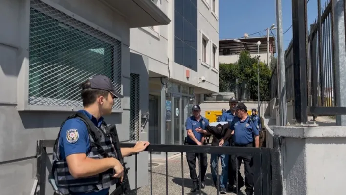 27 yıl 10 ayla aranan 16 yaşındaki şüpheliyi polis yakaladı