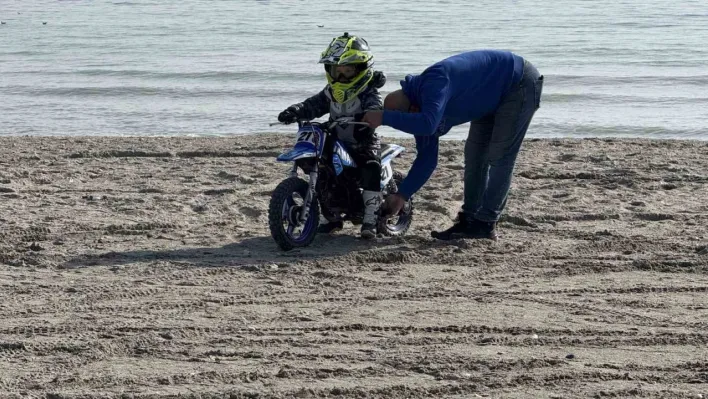 3 buçuk yaşında motocross tutkunu minikten göz dolduran performans