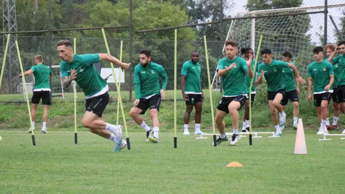 3. kez Sakaryaspor'un başına geçen Şanlı'yla ilk antrenman