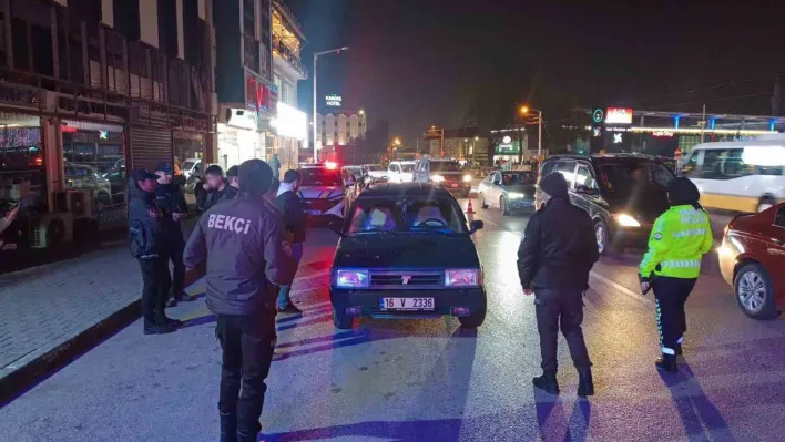 3 saatte aranan 121 şahıs yakalandı