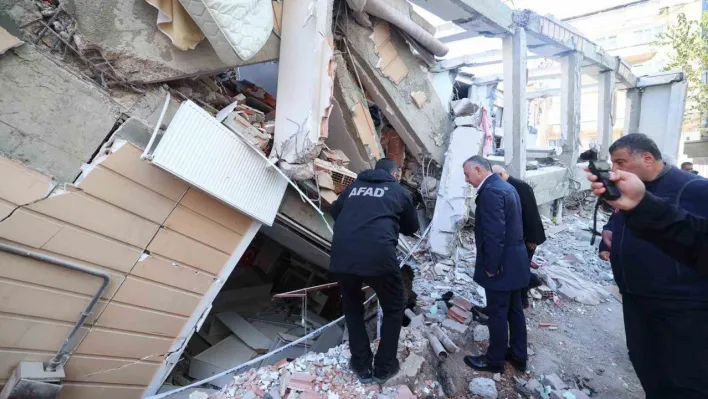 300 metre yarıçapındaki tüm binalarda ve zeminde detaylı ölçümler yapılıyor