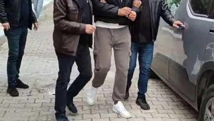 37 yıl 4 ay hapis cezasıyla aranan şüpheli, kız arkadaşıyla tatilde yakalandı