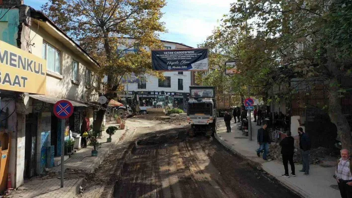 40 yıllık altyapısı yenilenen Vatan Caddesi'nde asfalt hazırlığı başladı