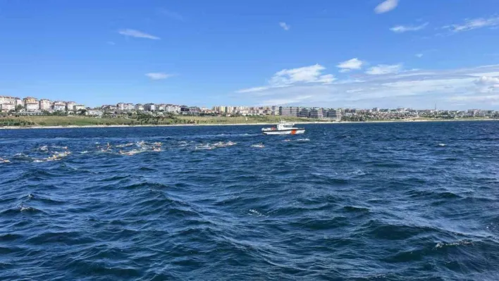 5. Büyükçekmece Körfezi Açık Deniz Yüzme Yarışı yoğun ilgi gördü