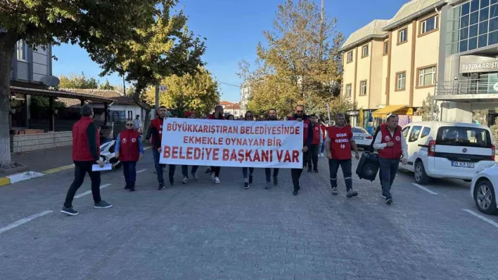 6 kişinin işine son verilen Büyükkarıştıran Belediyesi önünde eylem