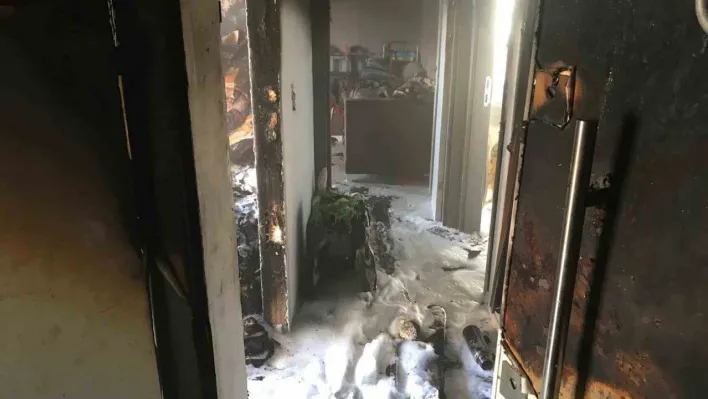 600 Evler Mahallesi'nde apartman dairesinde yangın paniği