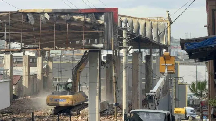 7 kişinin öldüğü parfüm dolum tesisi yıkılıyor