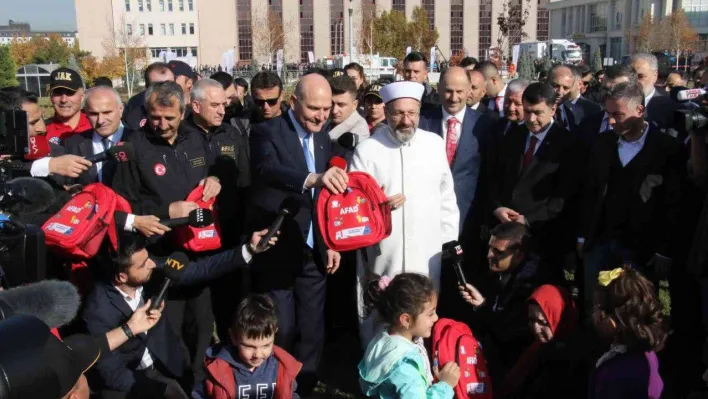 81 ilde eş zamanlı 'Deprem Anı, Çök Kapan Tutun ve Tahliye Tatbikatı'