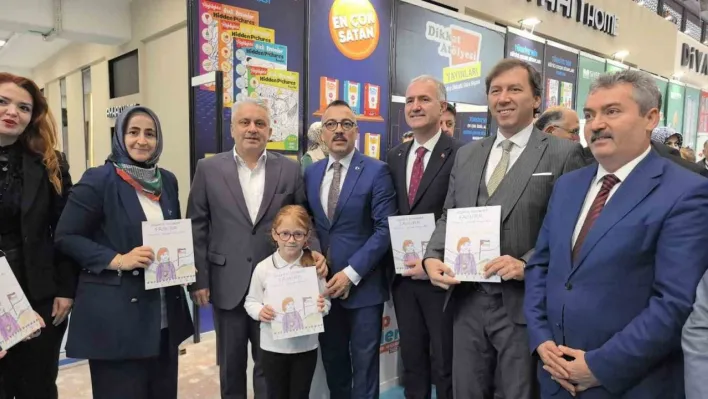 9 yaşındaki kız öğrenciden duygulandıran çalışma 10 günde 'Filistin'e Dönmek İsteyen Kız' kitabını yazdı