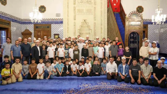 90 bin camide şehitler için dua edildi