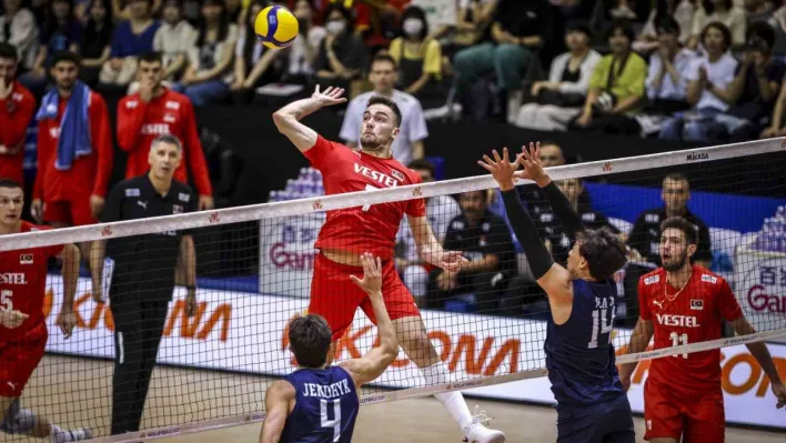 A Milli Erkek Voleybol Takımı, ABD'ye 3-0 mağlup oldu