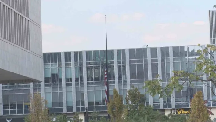 ABD Büyükelçiliği'nde bayrak yarıya indirildi