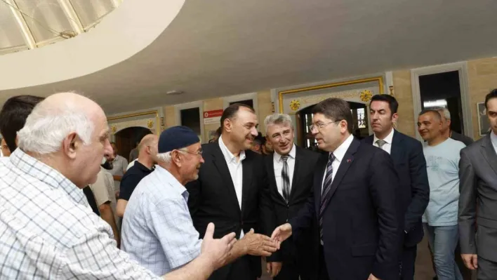 Adalet Bakanı Tunç Sakarya'da Cuma namazı kıldı