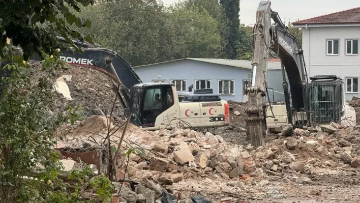 Adil Öksüz'ün görev yaptığı o bina tamamen yıkıldı