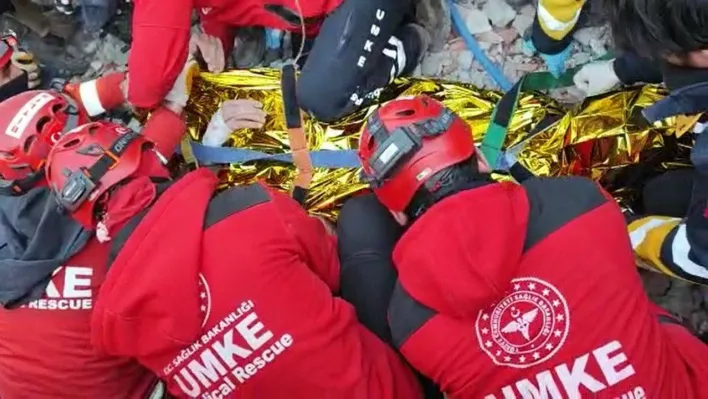 Adıyaman'da 129'uncu saatte enkazdan sağ kurtarıldı