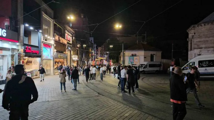 AFAD: Marmara Denizi Büyükçekmece açıklarında saat 23.36'da 4.0 büyüklüğünde deprem meydana geldi.