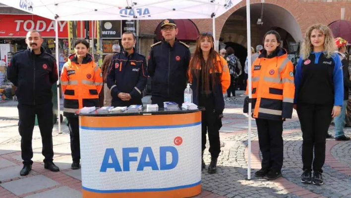 AFAD ve itfaiye ekipleri tatbikat öncesi vatandaşları bilgilendirdi