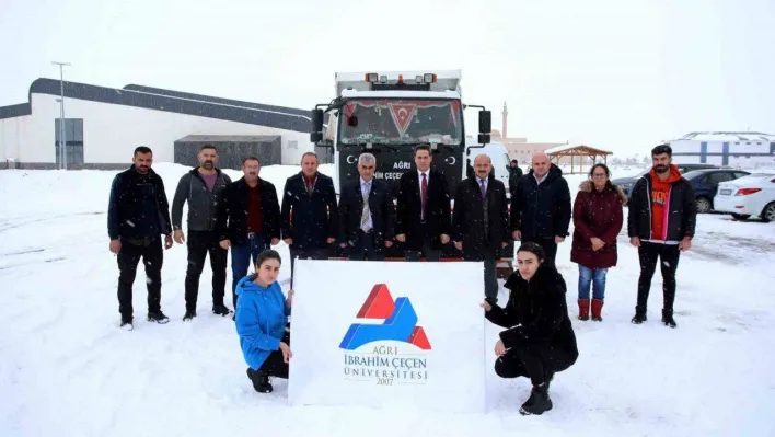 AİÇÜ'de deprem bölgesine ulaştırılmak için toplanan yardım kolileri yola çıktı