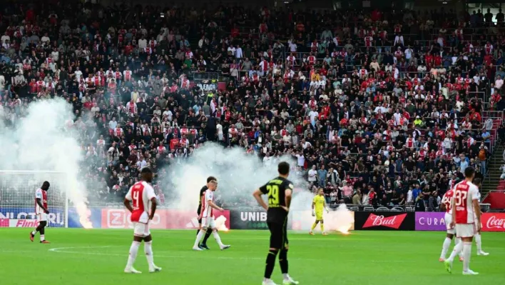 Ajax - Feyenoord maçı yarıda kaldı