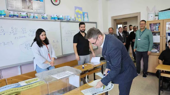 AK Parti Başakşehir Belediye Başkan Adayı Kartoğlu oyunu kullandı