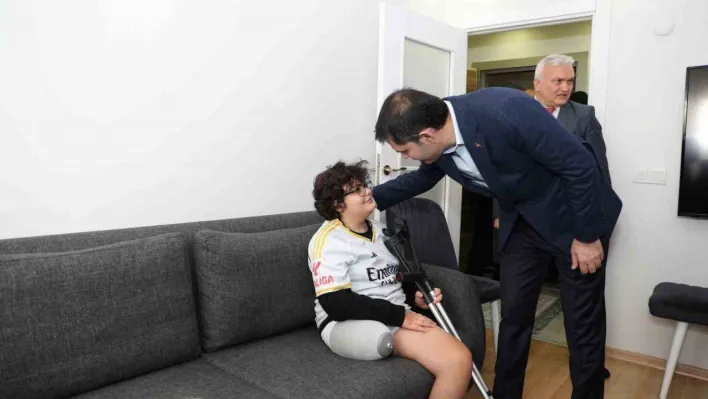 AK Parti İBB Başkan Adayı Kurum'dan depremzede aileye ziyaret