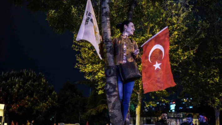 AK Parti İl Başkanlığında vatandaşların bekleyişi sürüyor