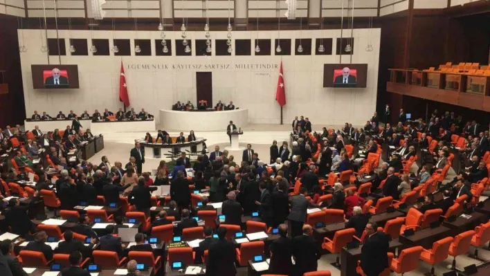 AK Parti'li ve CHP'li kadın milletvekilleri karşı karşıya geldi