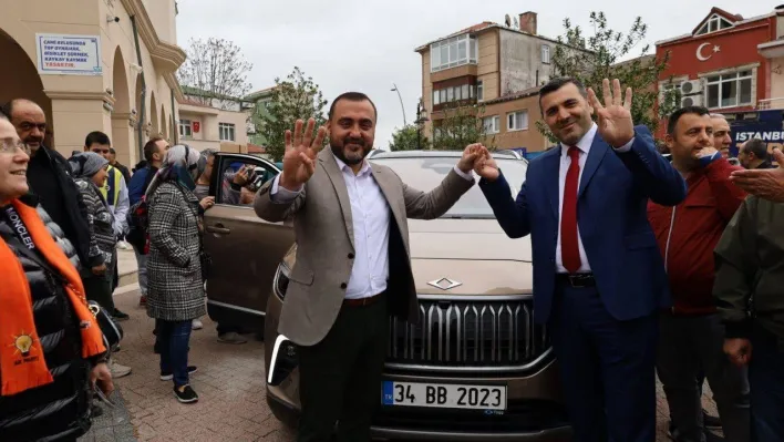 AK Parti Milletvekili dayı Rasim Yağar Togg ile geldiği Büyükçekmece'de yoğun ilgi gördü