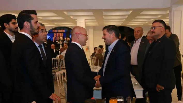 AK Parti teşkilatı muhtarlarla bir araya geldi