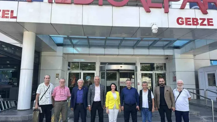 AK Partili belediye başkanları Elmas'ı hastanede ziyaret etti