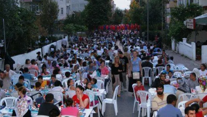 Ak Kadrolar, Kadir Gecesi'nde Buluştu