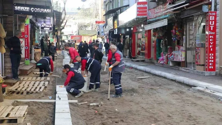 Akça Cami Caddesi esnafı çalışmalardan memnun