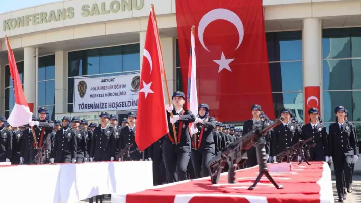 Akyurt POMEM'in yeni mezun kadın polisleri yemin ederek göreve başladı