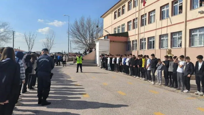 Akyurt'ta jandarma öğrenciler için mesleki tanıtım etkinliği düzenledi