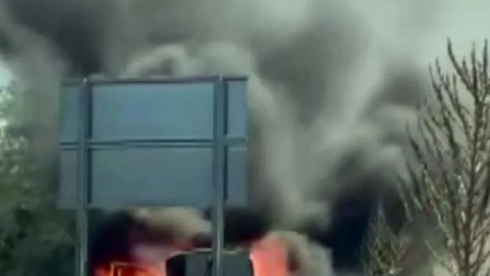 Alev topuna dönen araç kullanılamaz hale geldi