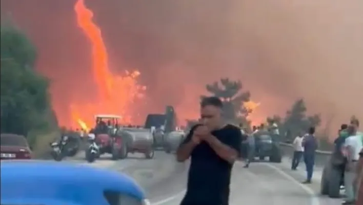 Alevler göğe ulaştı o aldırış etmeden sigarasını yaktı...