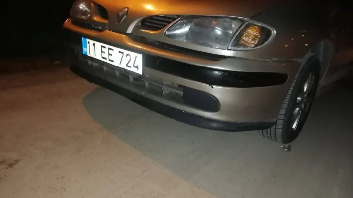 Alkol alıp yol kenarında yattı, üzerinden otomobil geçince ağır yaralandı