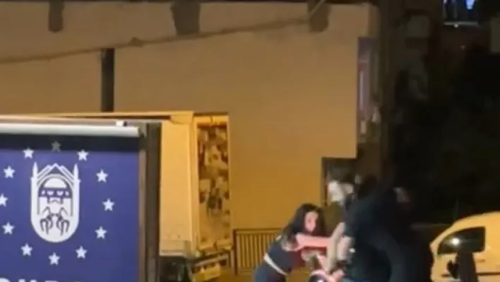 Alkollü kız ortalığı birbirine kattı