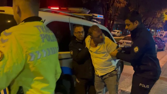 Alkollü sürücü patlak lastikle kaçtı, polisi peşinde pervane etti: 'Lahmacunu 80 liraya satıyorum'