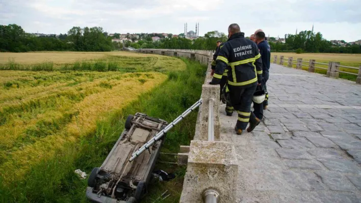 Alkollü sürücü tarihi köprüden uçtu: 573 yıllık köprü zarar gördü
