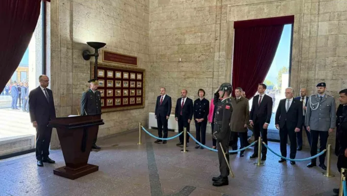 Almanya Şansölyesi Merz, Anıtkabir'i ziyaret etti