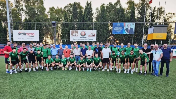 Altınova Belediyespor top başı yaptı