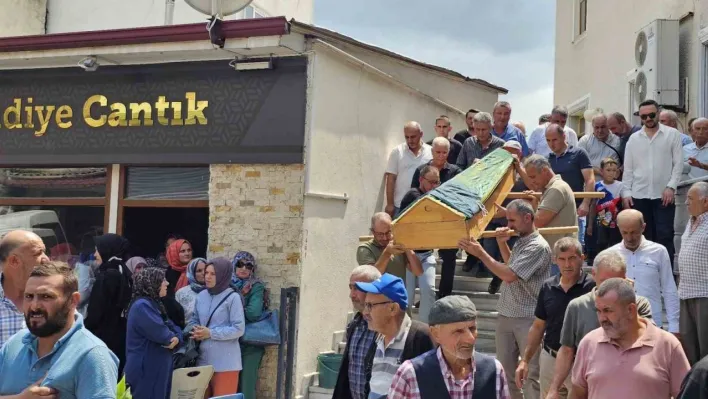 Ambulans kazasında hayatını kaybeden felçli kadın son yolculuğuna uğurlandı