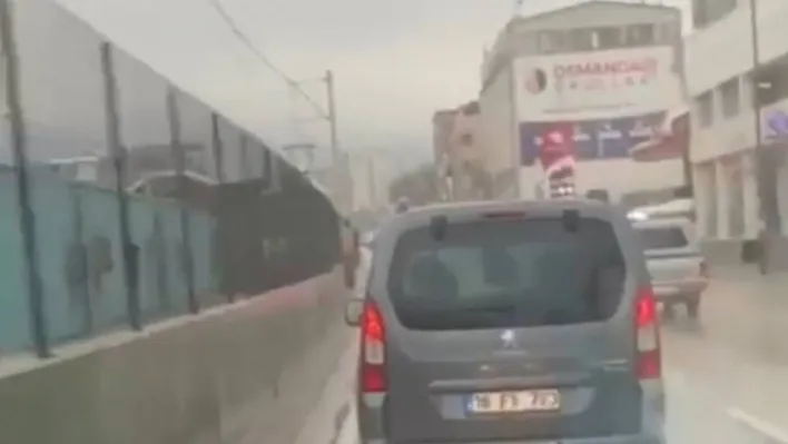 Ambulansa yol vermeyen trafik magandası kamerada