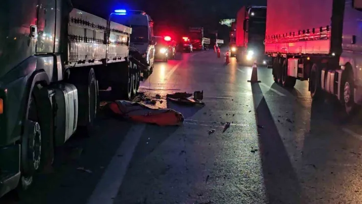 Anadolu Otoyolu'nda feci kaza: Genç tır şoförü lastik değiştirirken başka bir tırın altında kaldı